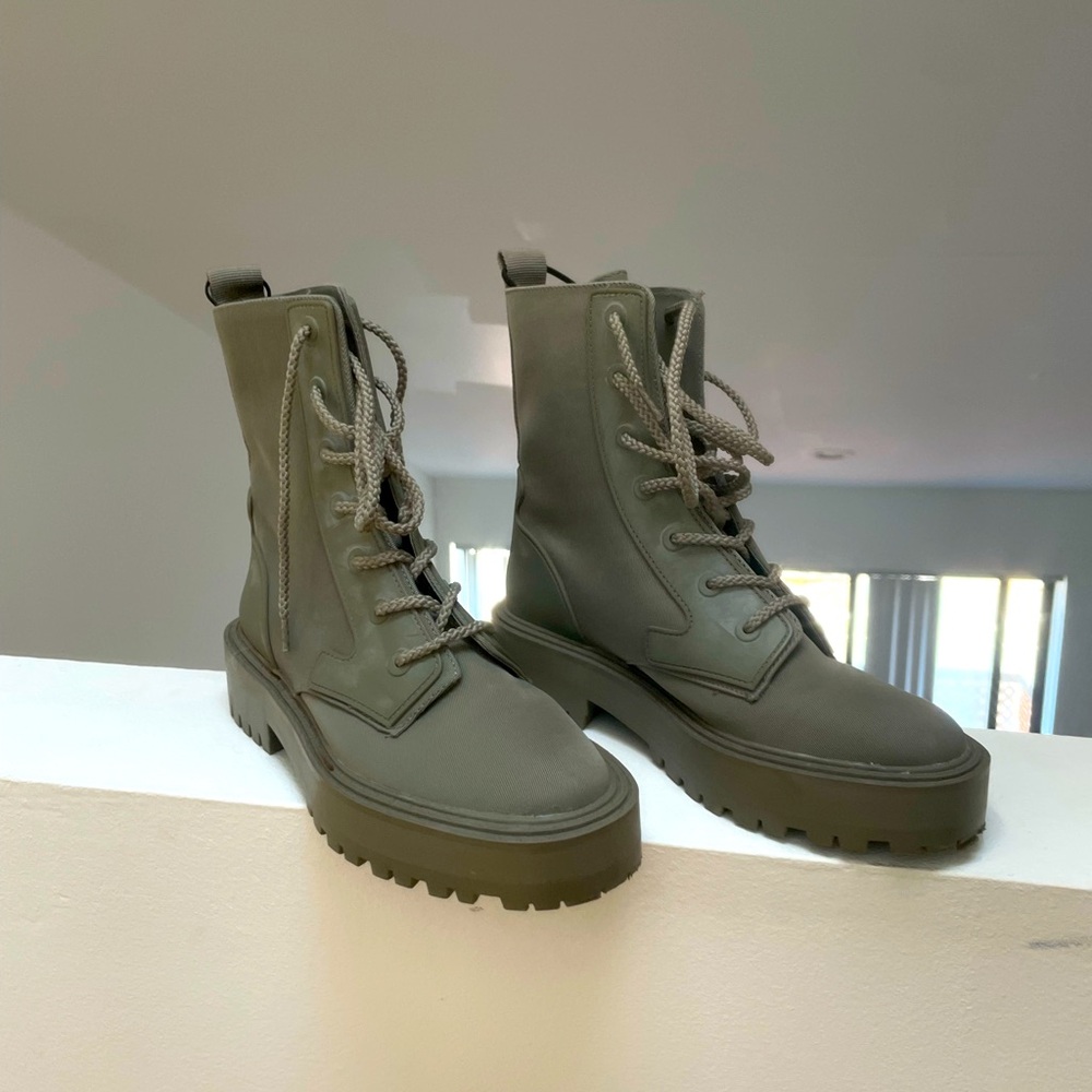 Zara boots 37. New